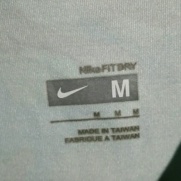 CLEARANCE /Make an offer! Nike Boys FitDry shirt Sz M - Picture 2 of 6